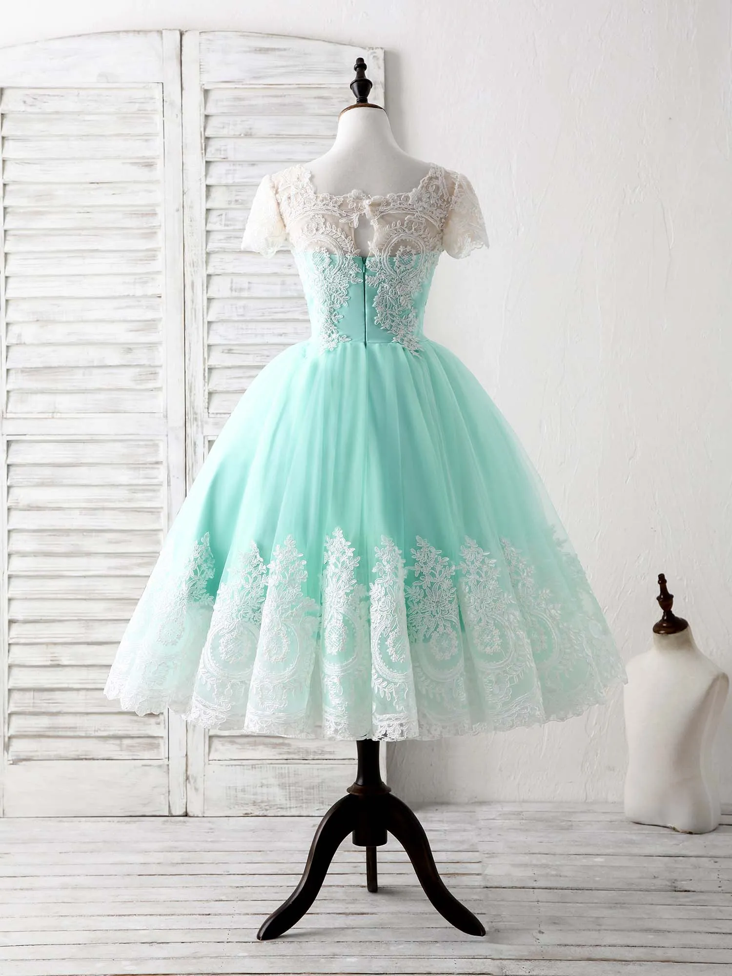 Green Round Neck Lace Applique Tulle Short Prom Dresses